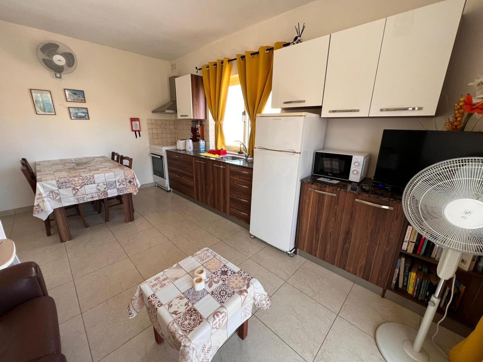 Fiesta Apartment Seaview Mellieħa Esterno foto